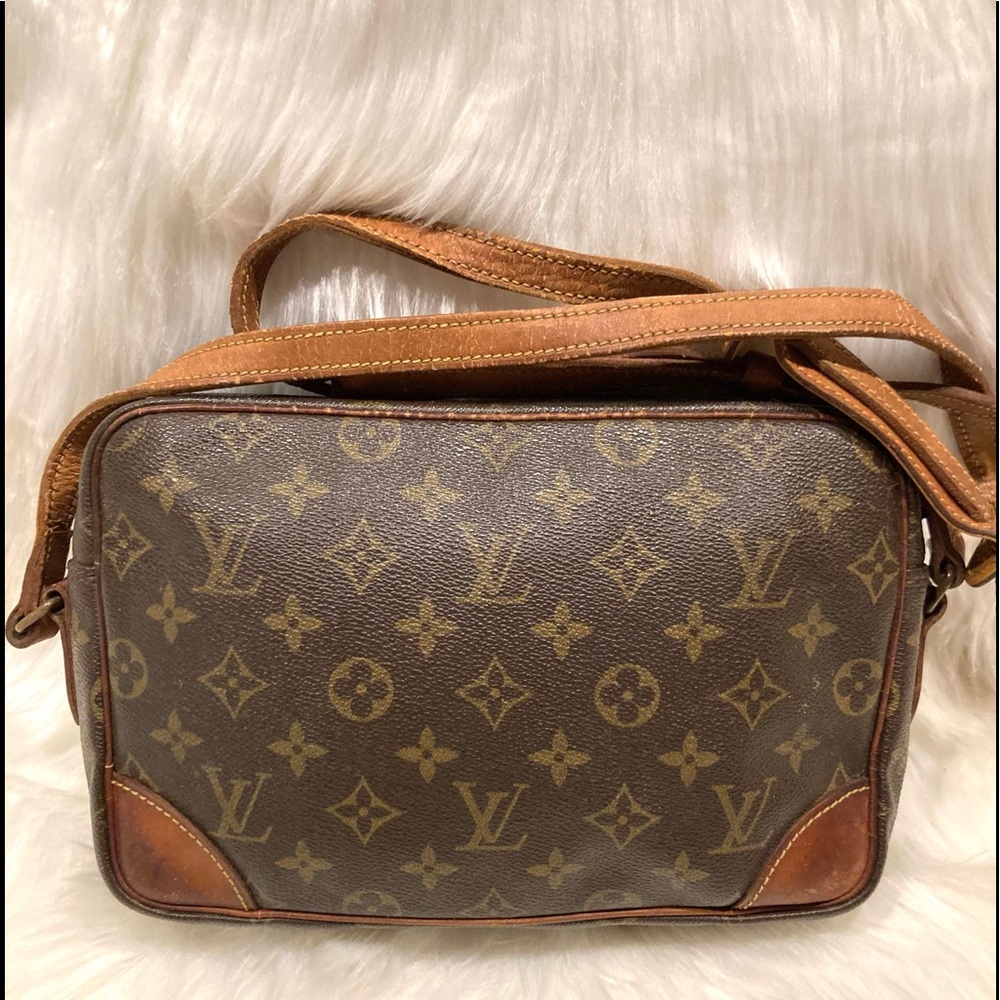 Louis Vuitton Trocadero 23 Monogram Crossbody Bag - Picture 2 of 10